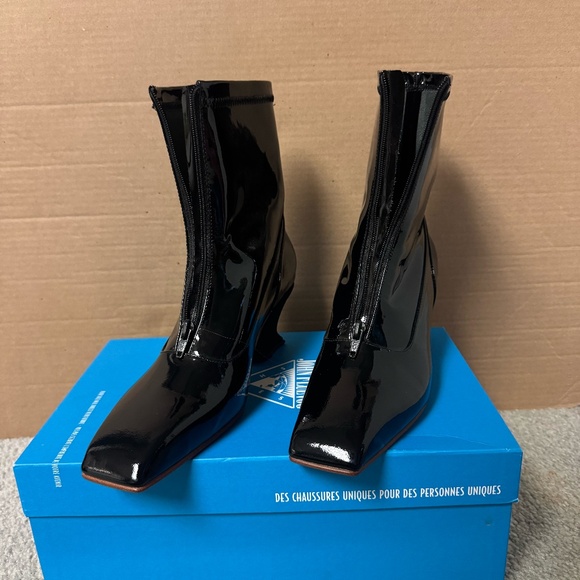 Super Fine Countess Front-Zip Booties - Picture 1 of 5